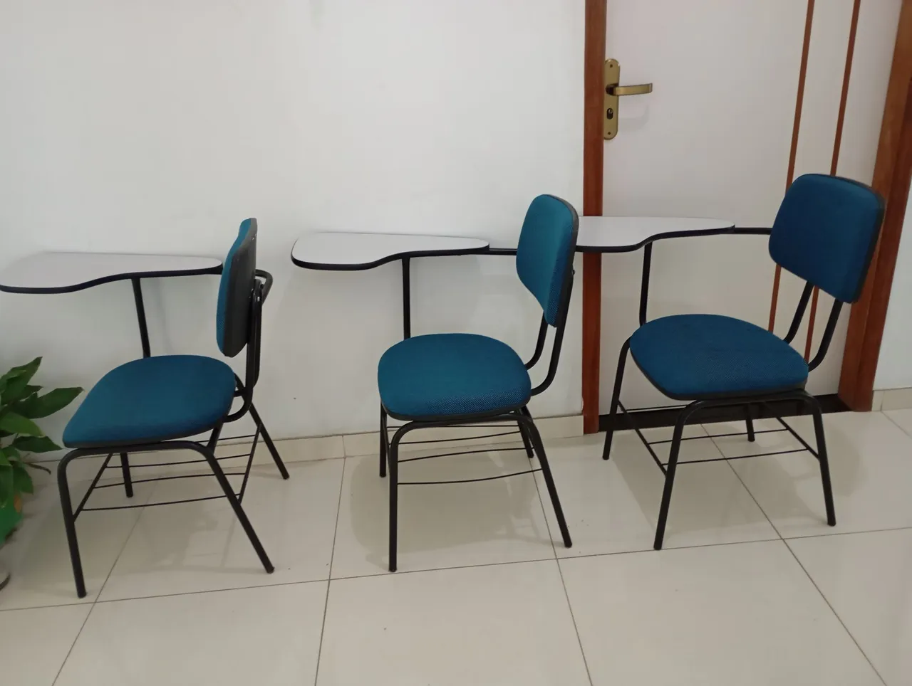  3 Cadeiras Universitárias com Pranheta - Ótimo Estado!