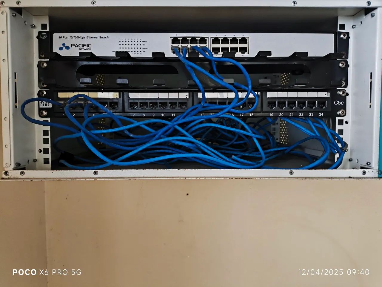 Switch de Rede Com gabinete todo completo 