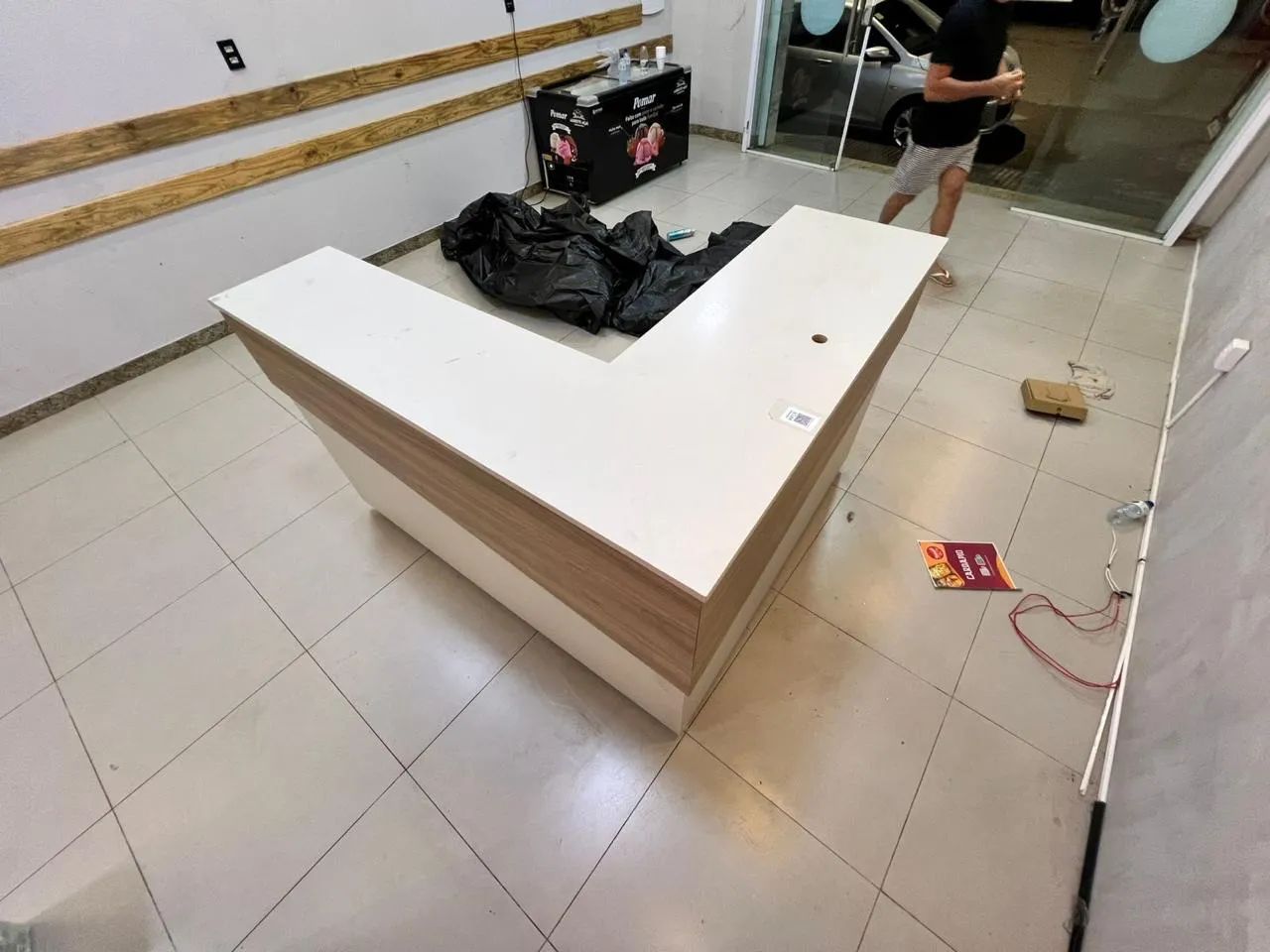 Balcão Caixa em Madeira Resistente  - Foto 2