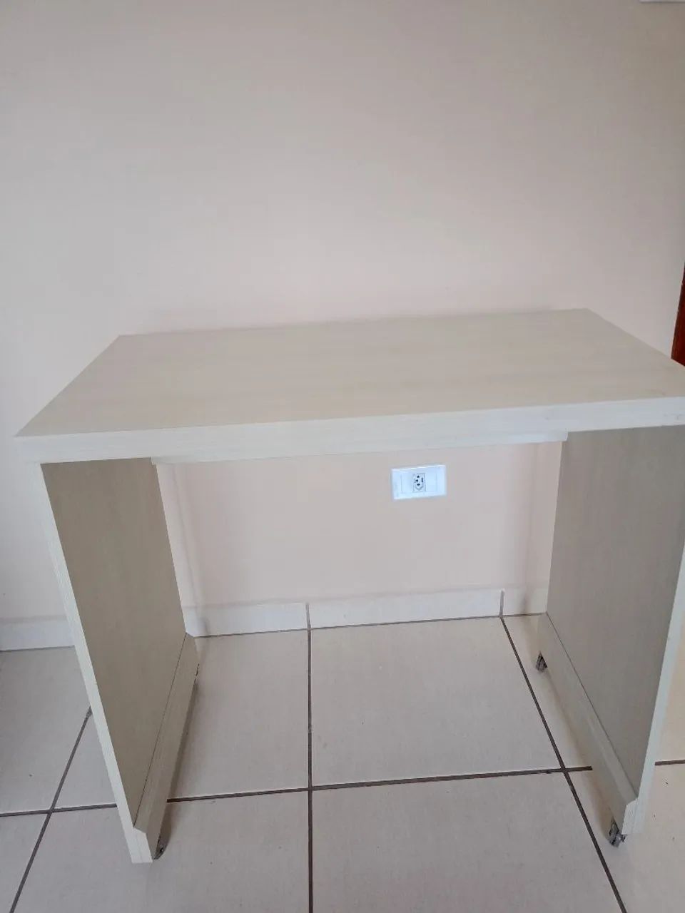 Escrivaninha na cor bege - Foto 2
