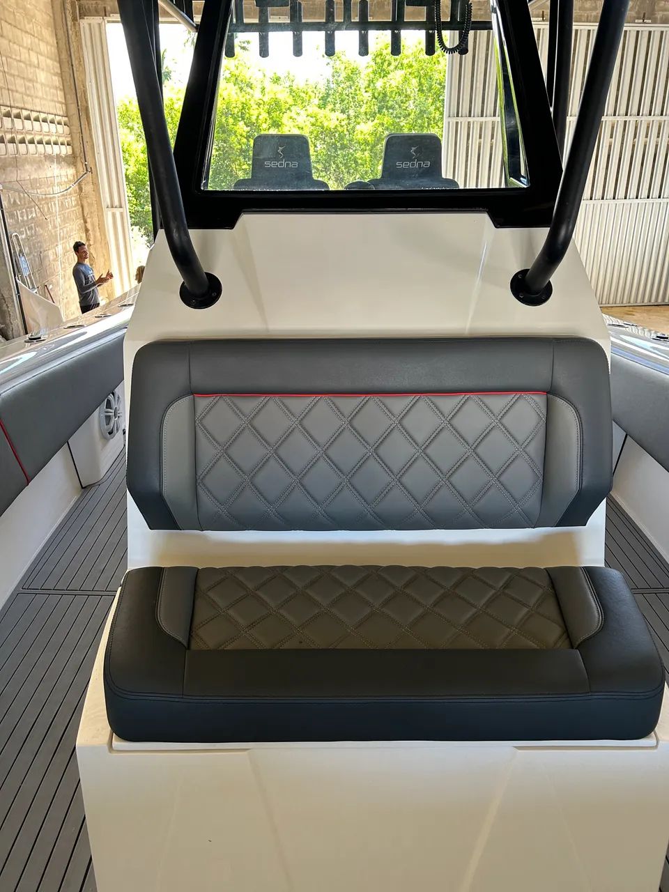 VENDO LANCHA SEDNA CC 320 COM APENAS 123 HORAS DE NAVEGAÇÃO - Foto 8