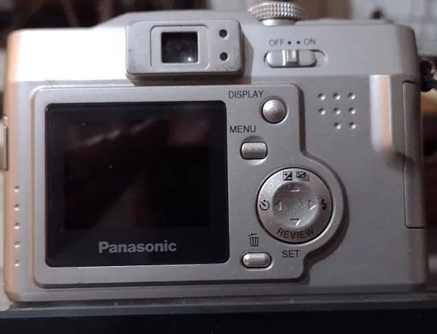 Câmera digital Panasonic Lumix Modelo DMC-LC 33 - 3,2 MP com zoom