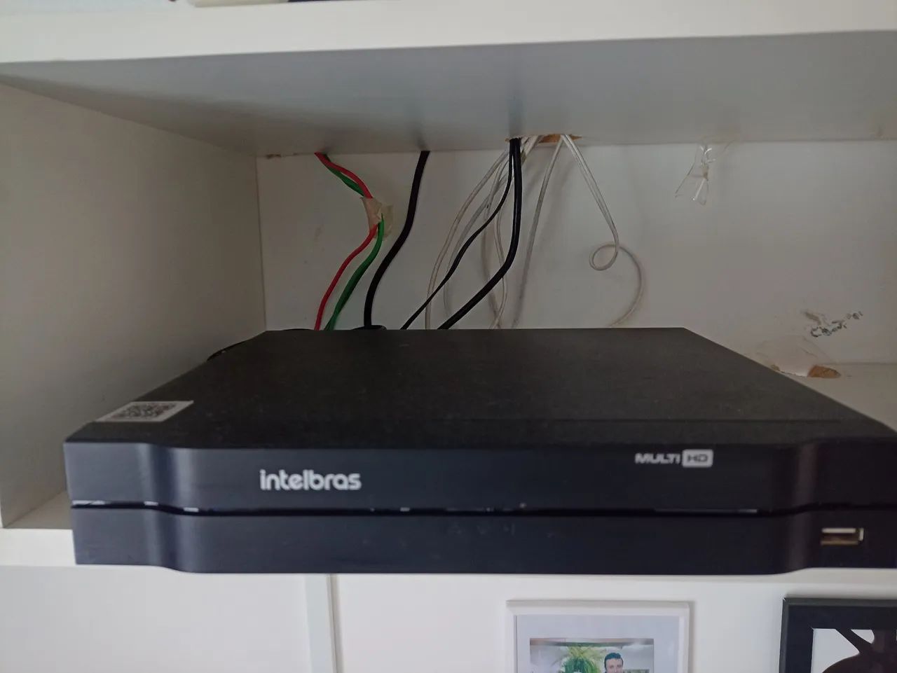 DVR Intelbras 8 canais. Com fonte e peças.