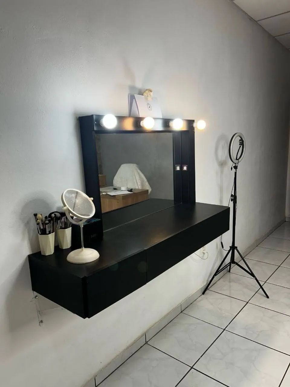 Penteadeira com Espelho e Iluminação - Parcelo no cartão  