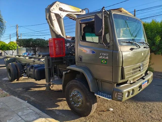 Caminhão Militar 1720 4X4 Munck Madal 