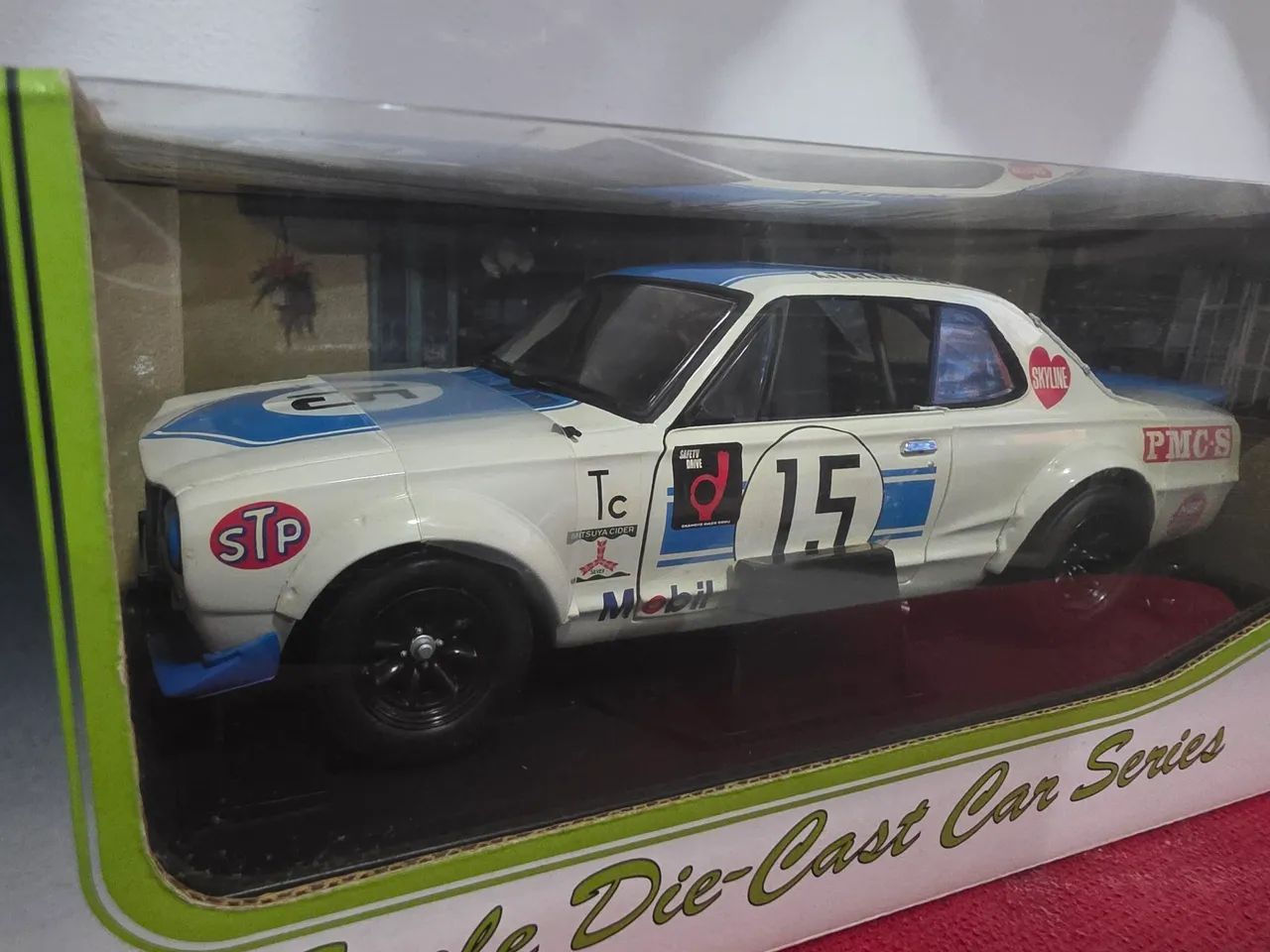 Miniatura 1:18 nissan skyline 2000 gt-r kpgc10 raríssima kyosho