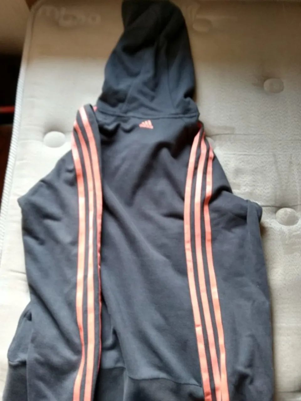 Moletom Adidas original com listras vermelha  - Foto 3