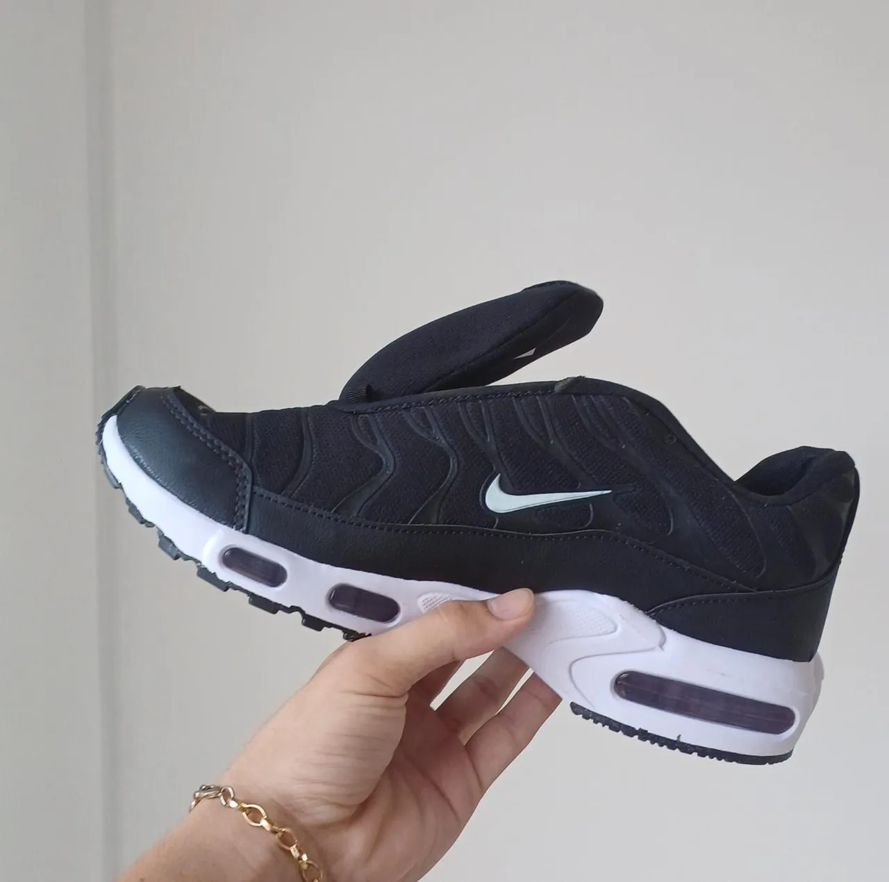Tênis Nike Air Max TN - Preto e Branco