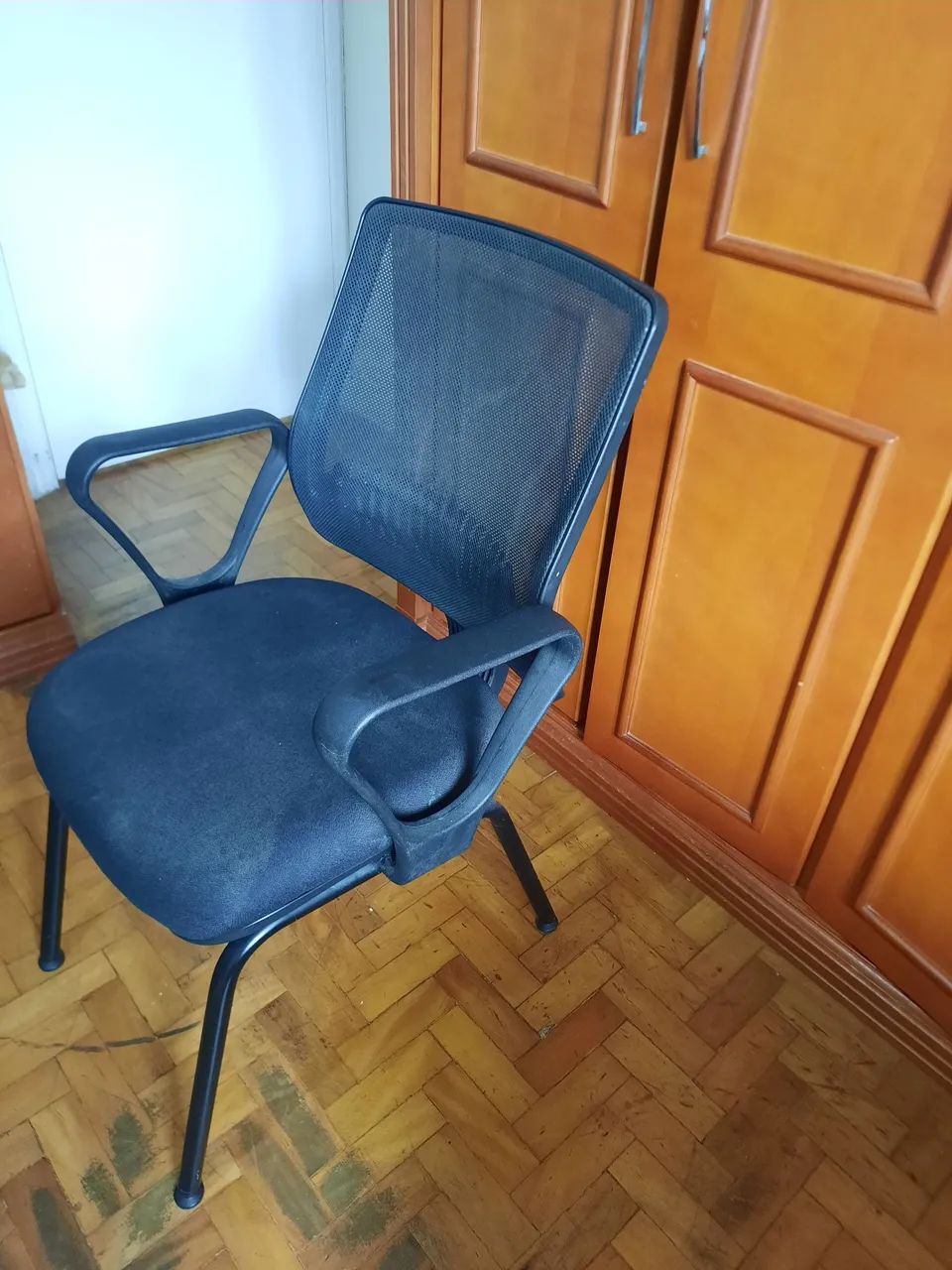 Cadeira de escritório fixa Preta - FLEXFORM  - Foto 2