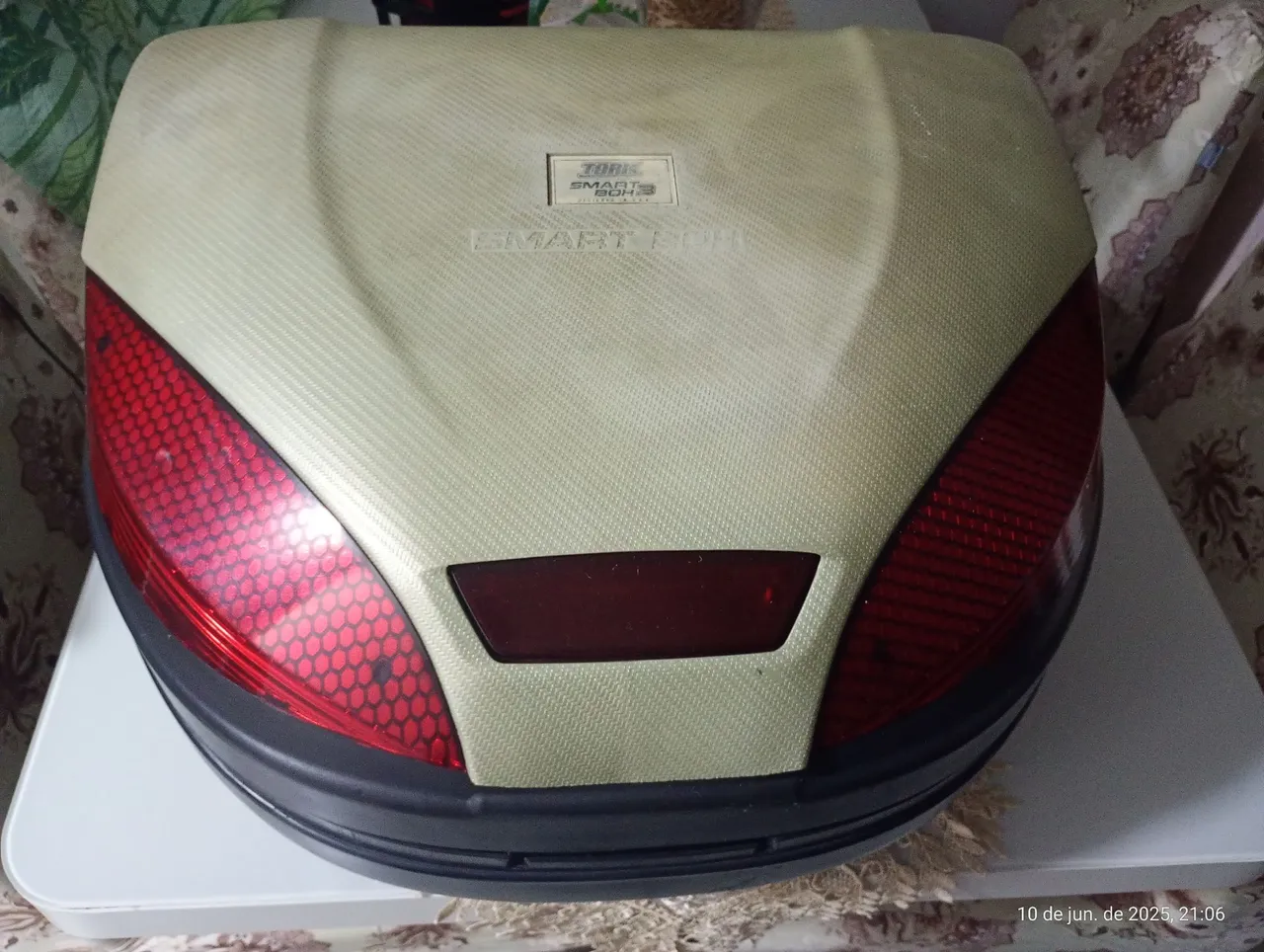 Baú de Moto com Luzes e Design Moderno