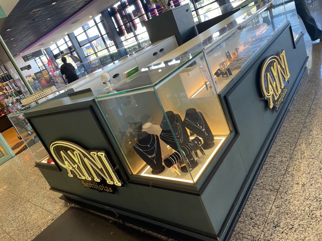 Quiosque semijóias usado para excelente estado - Foto 3