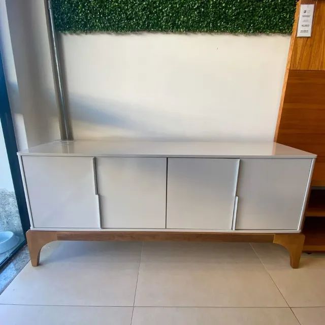 Balcão Buffet Pés Em Madeira Maciça 4 Portas Freijó/Off White - Montagem Grátis 