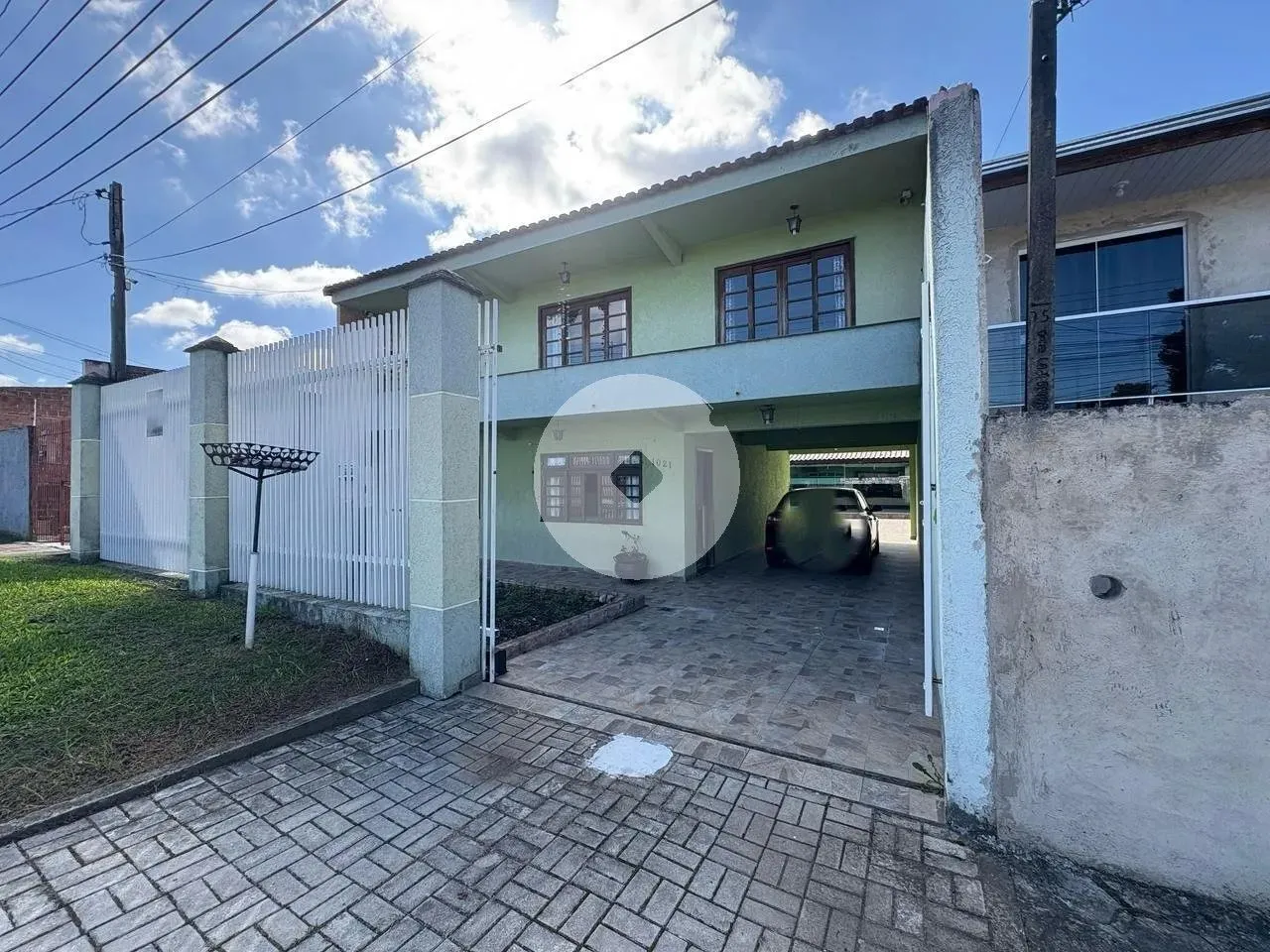 Sobrado com 4 dormitórios à venda, 262 m por R 875.000,00 - Sítio Cercado - Curitiba PR
