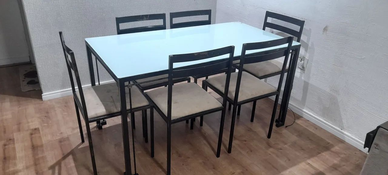Mesa de jantar ( material ferro ) 6 cadeiras 
