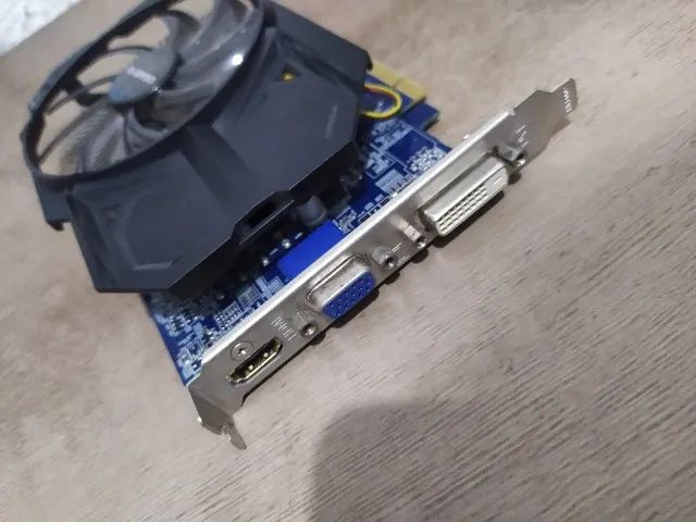 Placa de vídeo - AMD Radeon R7 250 (1GB / PCI-E) Gigabyte