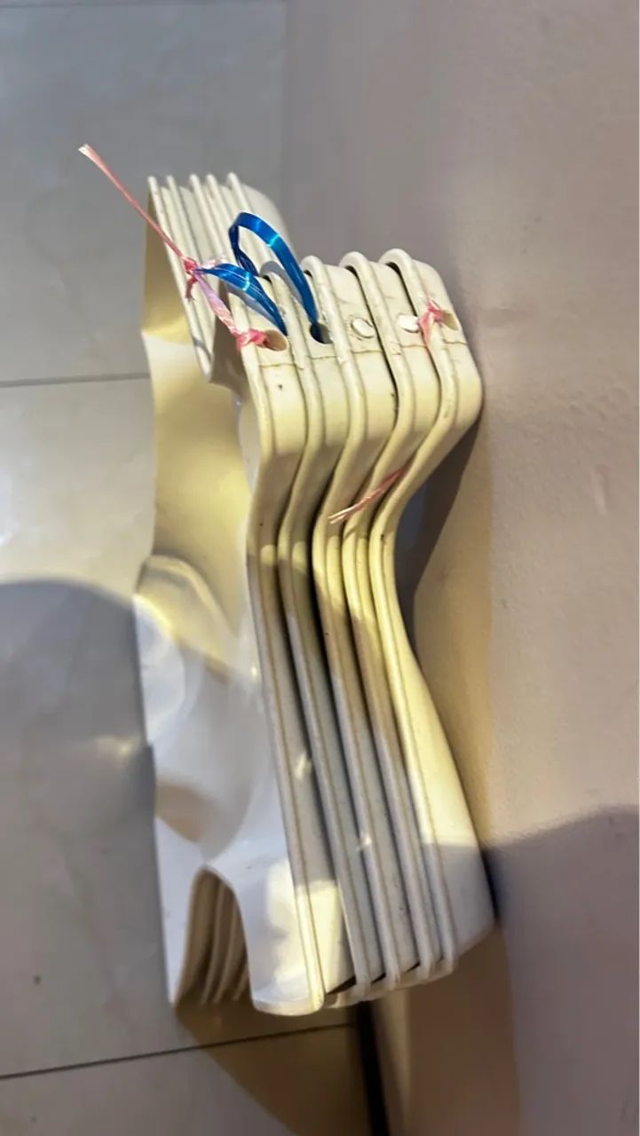 Vendo cabides manequim de plástico cabide infantil de dois 5 anos - Foto 3