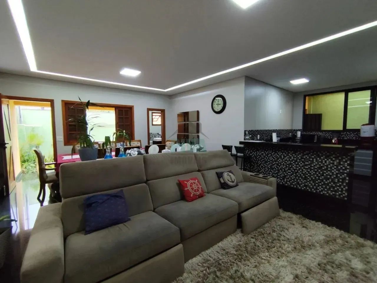 EXCELENTE CASA PARA VENDA!!