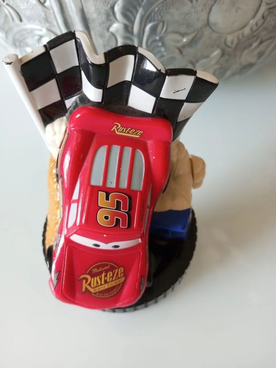 Dispenser de doces de Carros da Disney para decorar e se divertir.