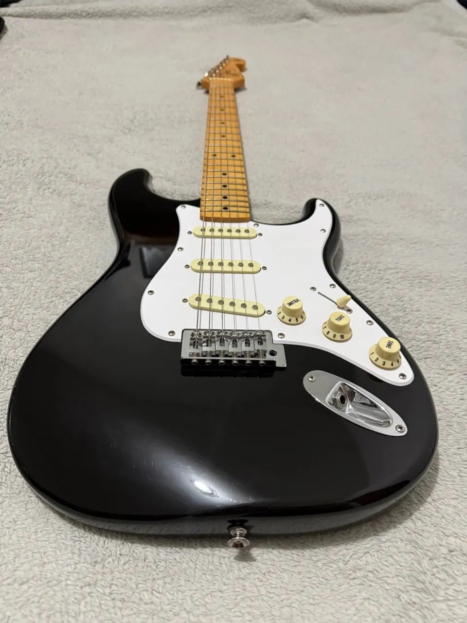 Guitarra SX Stratocaster Vintage Series - Pouco uso + Acessórios!
