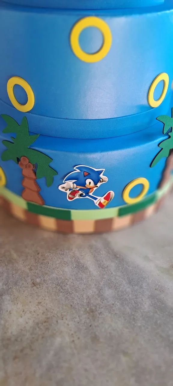 Bolo fake Sonic para decoração e aluguel. - Foto 2