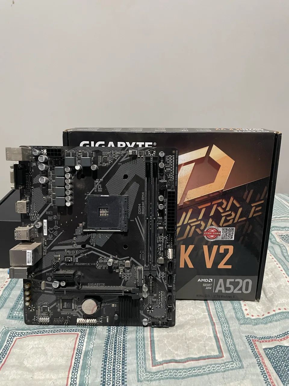 Placa mãe gigabyte a520m k v2 semi-nova impecável 