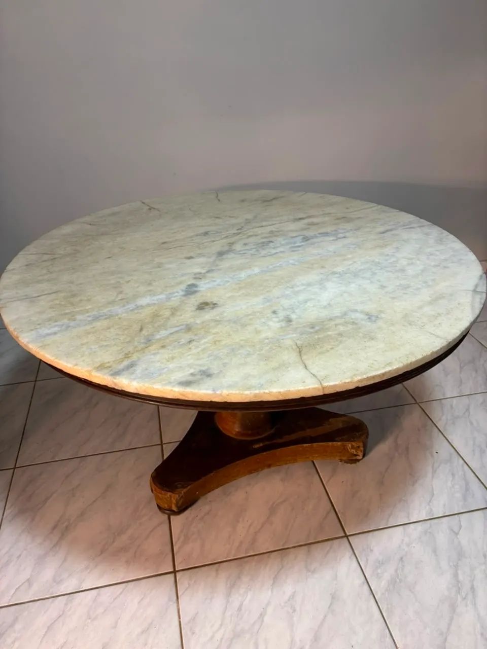 Mesa de mármore branca base madeira de lei - Foto 2