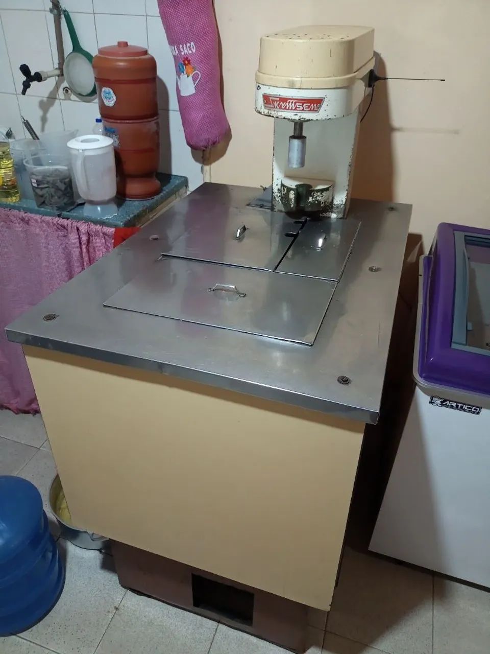 Máquina de sorvetes e picolé 