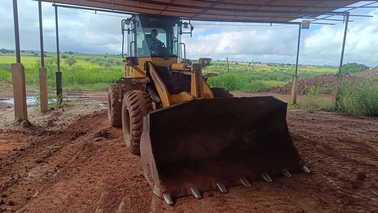PÁ CARREGADEIRA KOMATSU WA200 ANO 2009 - Foto 3