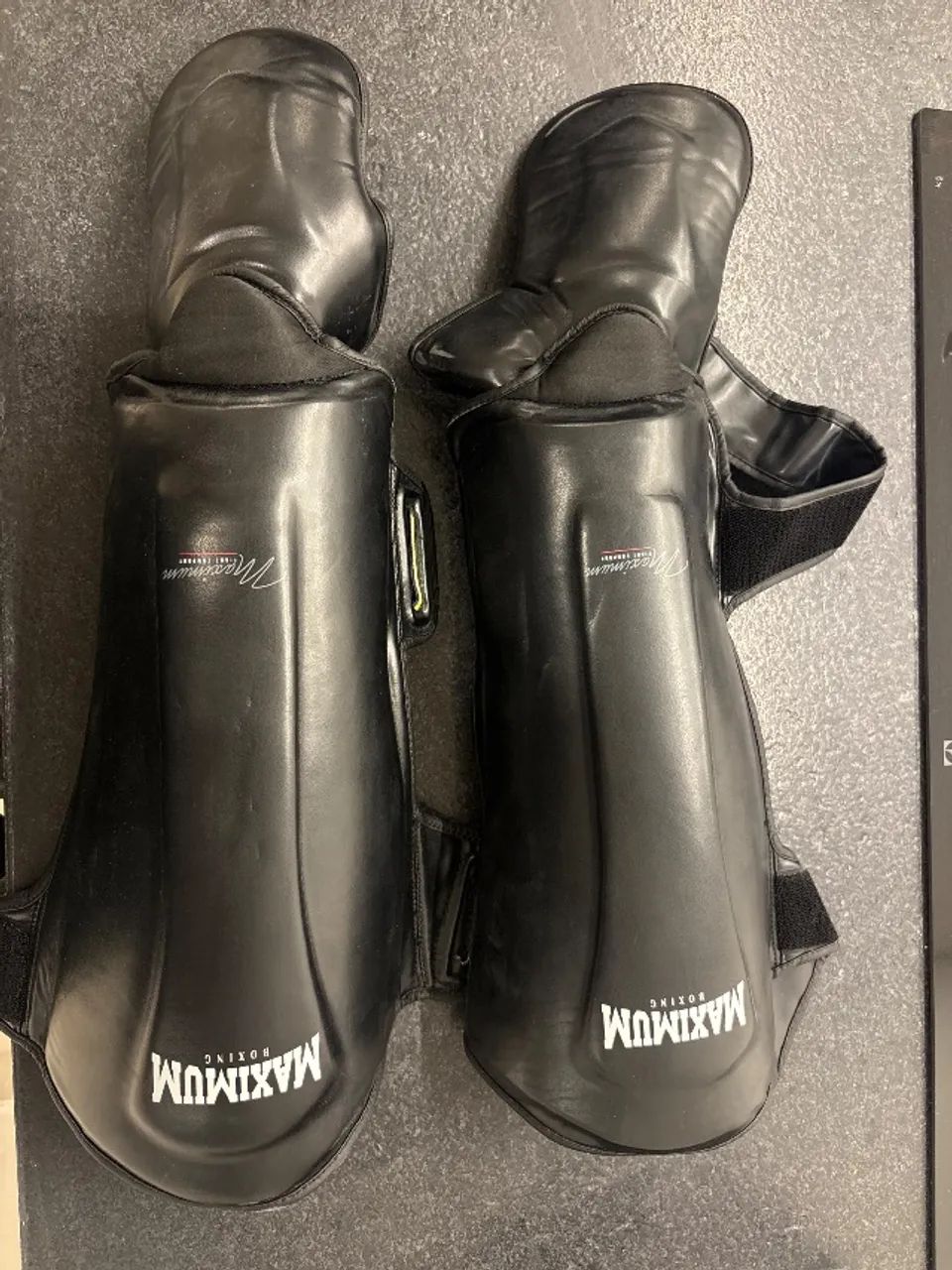 Caneleira Muay Thai Maximum 