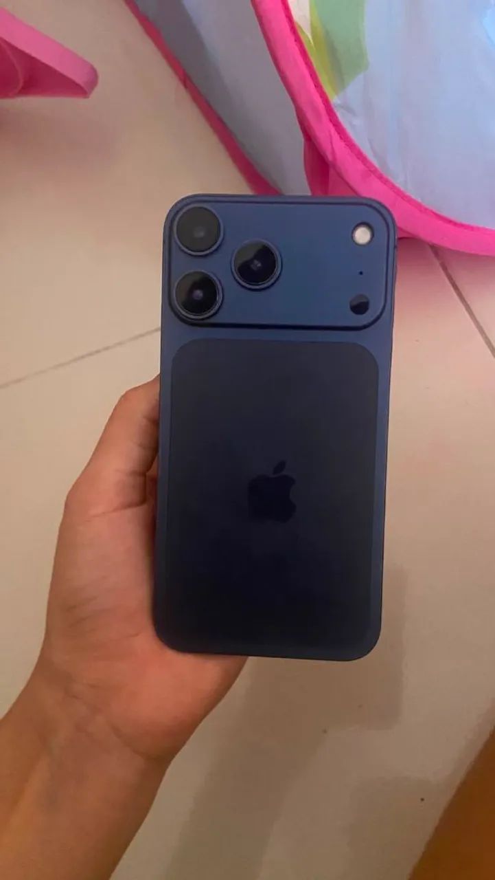 Vendo iPhone 11 com fundi do 17 pró 