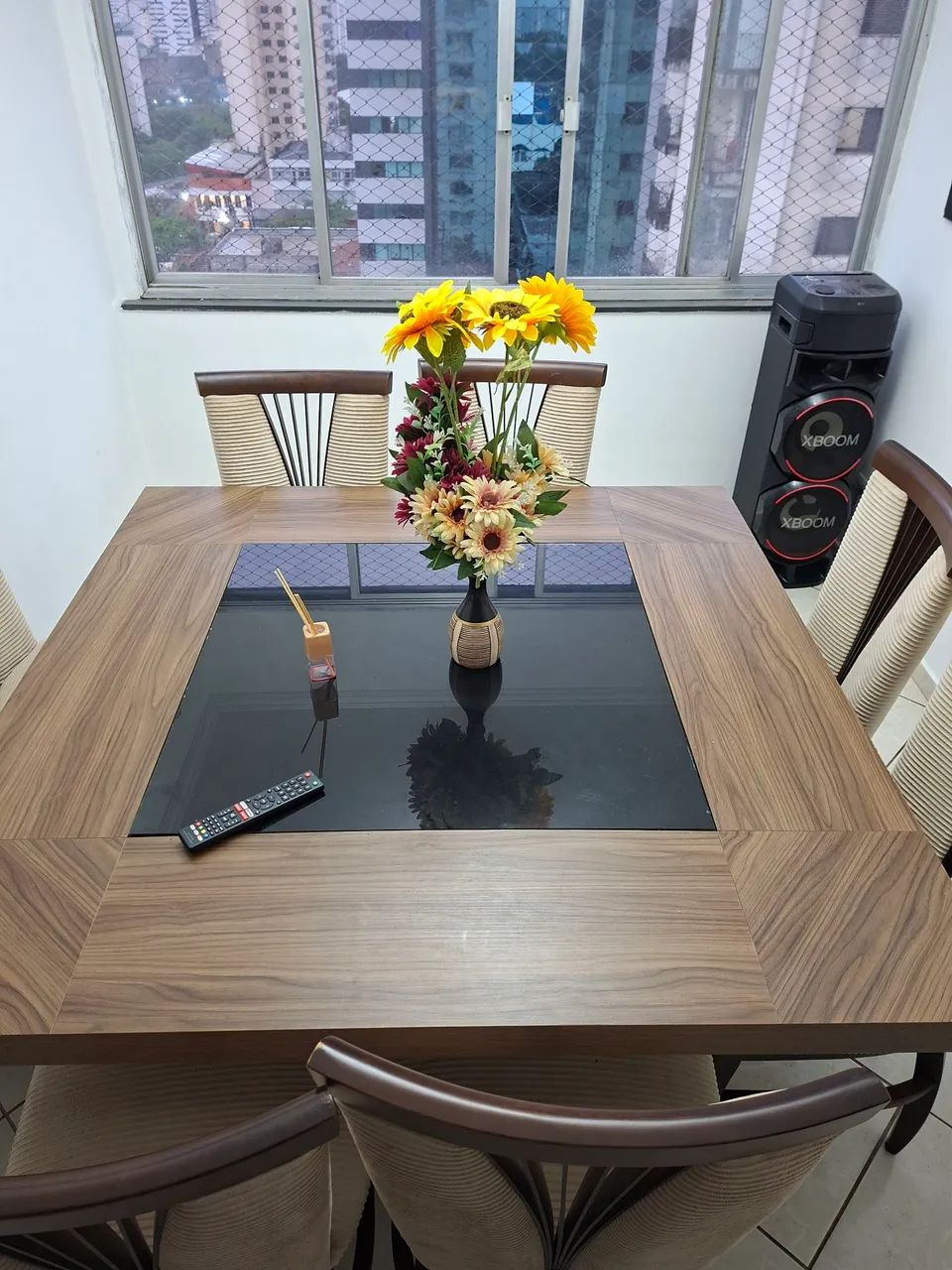 VENDO MESA DE 8 CADEIRAS ( LEIA !!!!!! ) - Foto 3