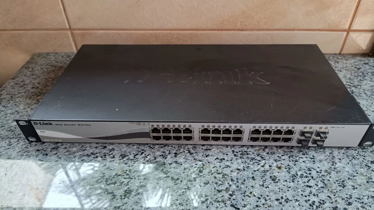 Vendo Switch D-LINK Gerenciavel 28 Portas, 10/100/1000MBPS e 4 Portas Combo GIGABIT/SFP. - Foto 3