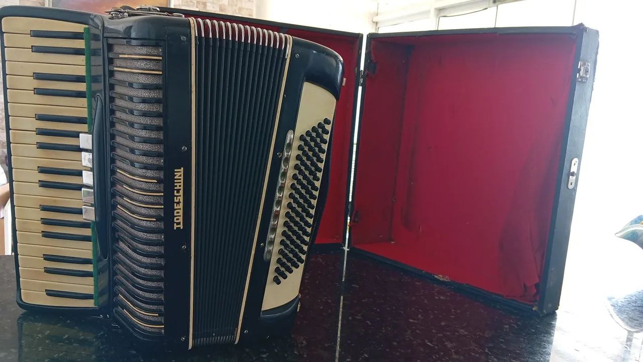 Acordeon Todeschini 80 baixos elétrica  - Foto 3