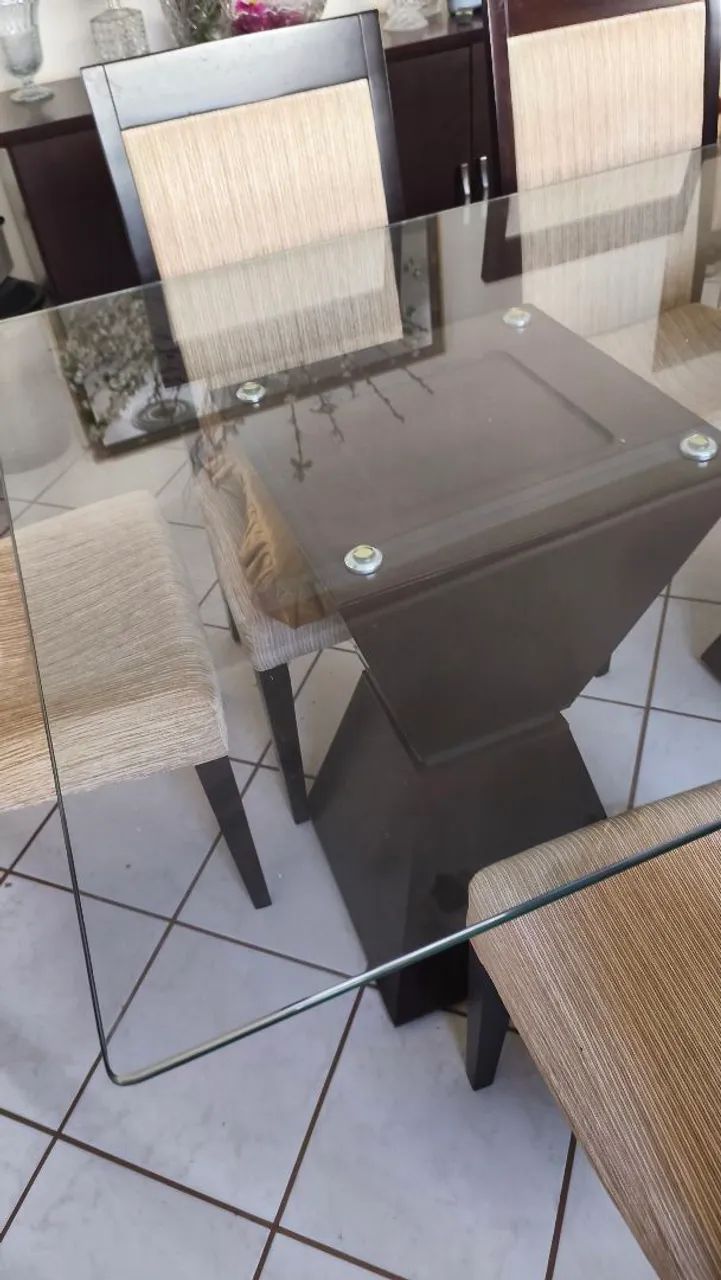 Sala de jantar mesa com 6 cadeiras 