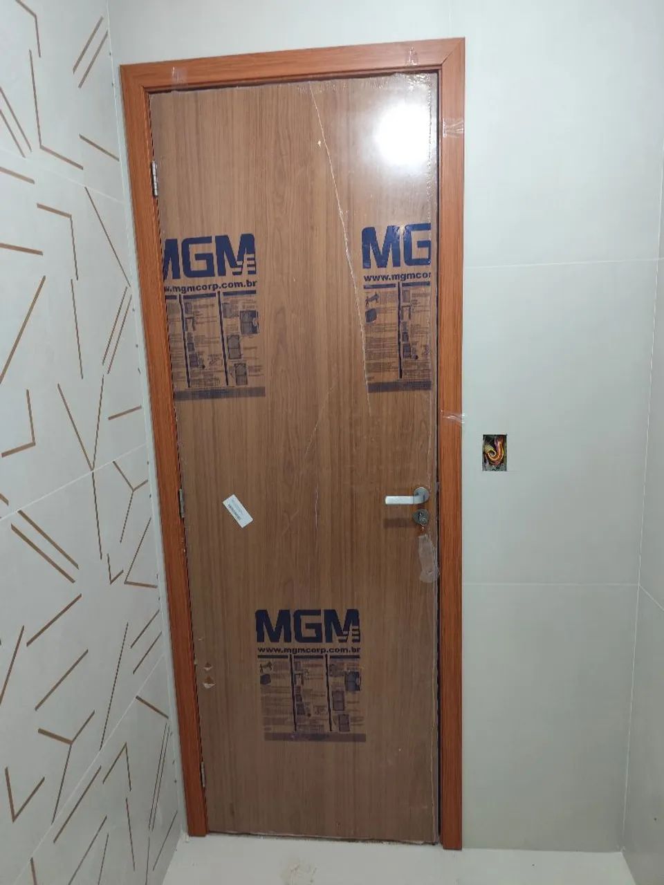 INSTALAÇÃO DE PORTAS E FECHADURA ELÉTRICA  - Foto 5