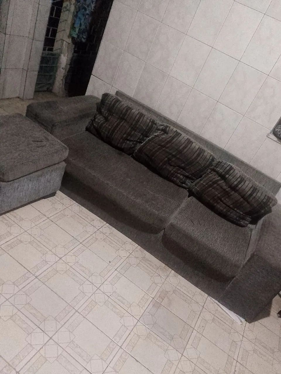 Sofá 3 lugares + Puff417563152085176322