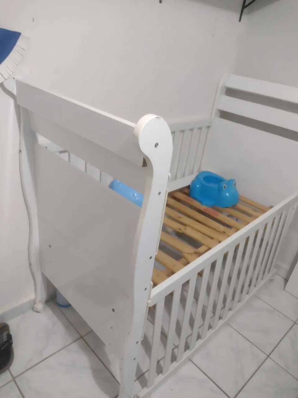 Selling an American-style crib.65579519920259121