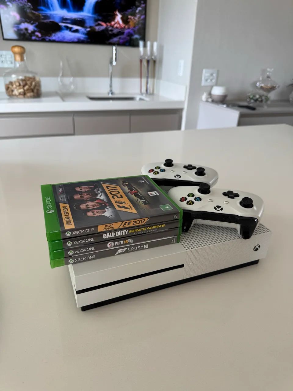 Xbox one S com dois controle e jogos 
