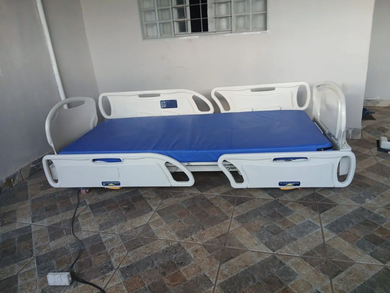 Cama Strayke