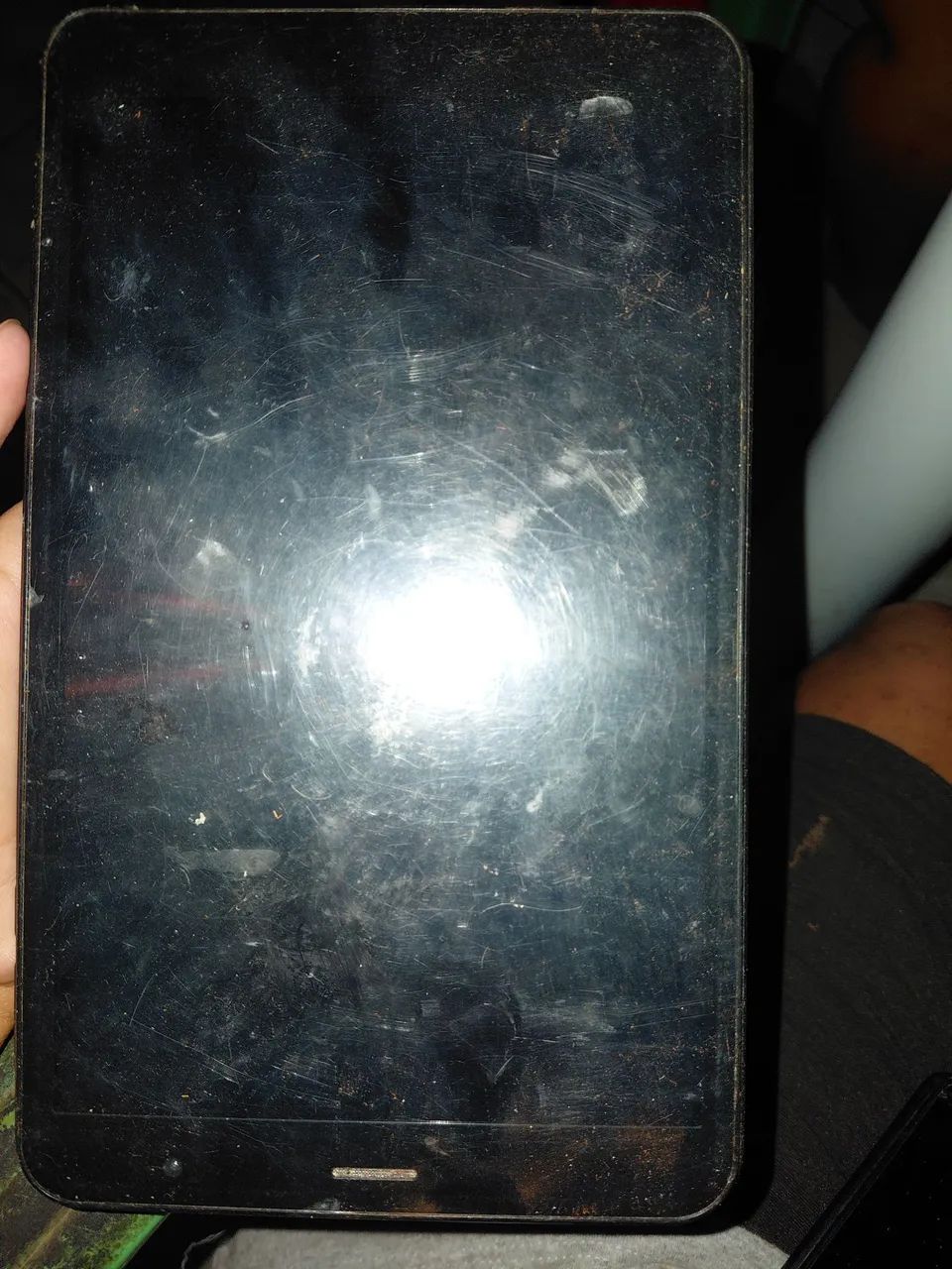 Tablet com a tela quebrada pra conserto
