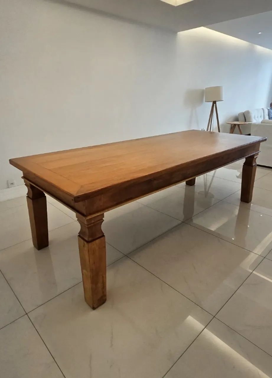 Mesa em Madeira Maciça com 8 Cadeiras - Foto 2