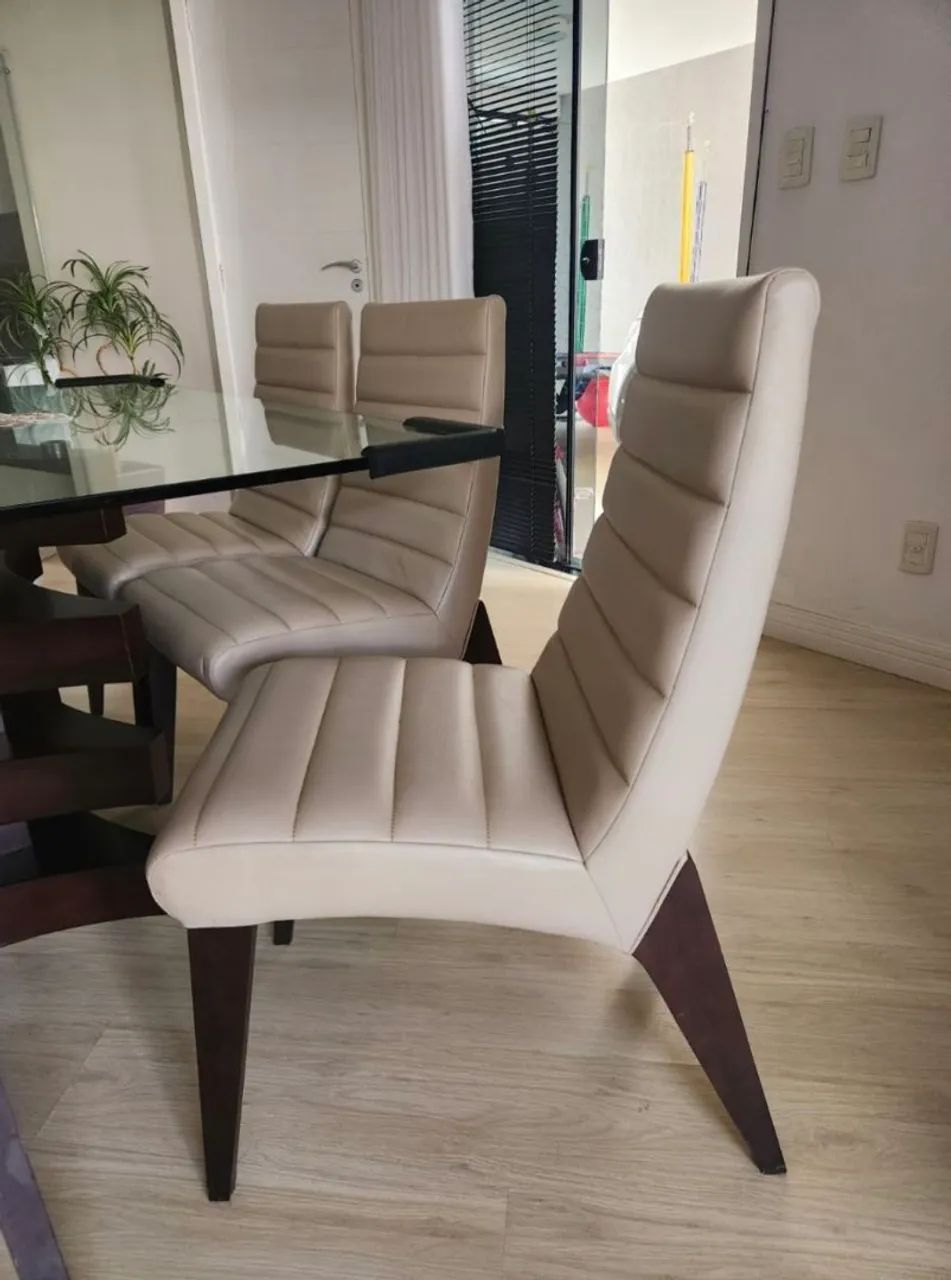 Vendo conjunto mesa jantar com tampo de vidro e com 8 cadeiras - Foto 4