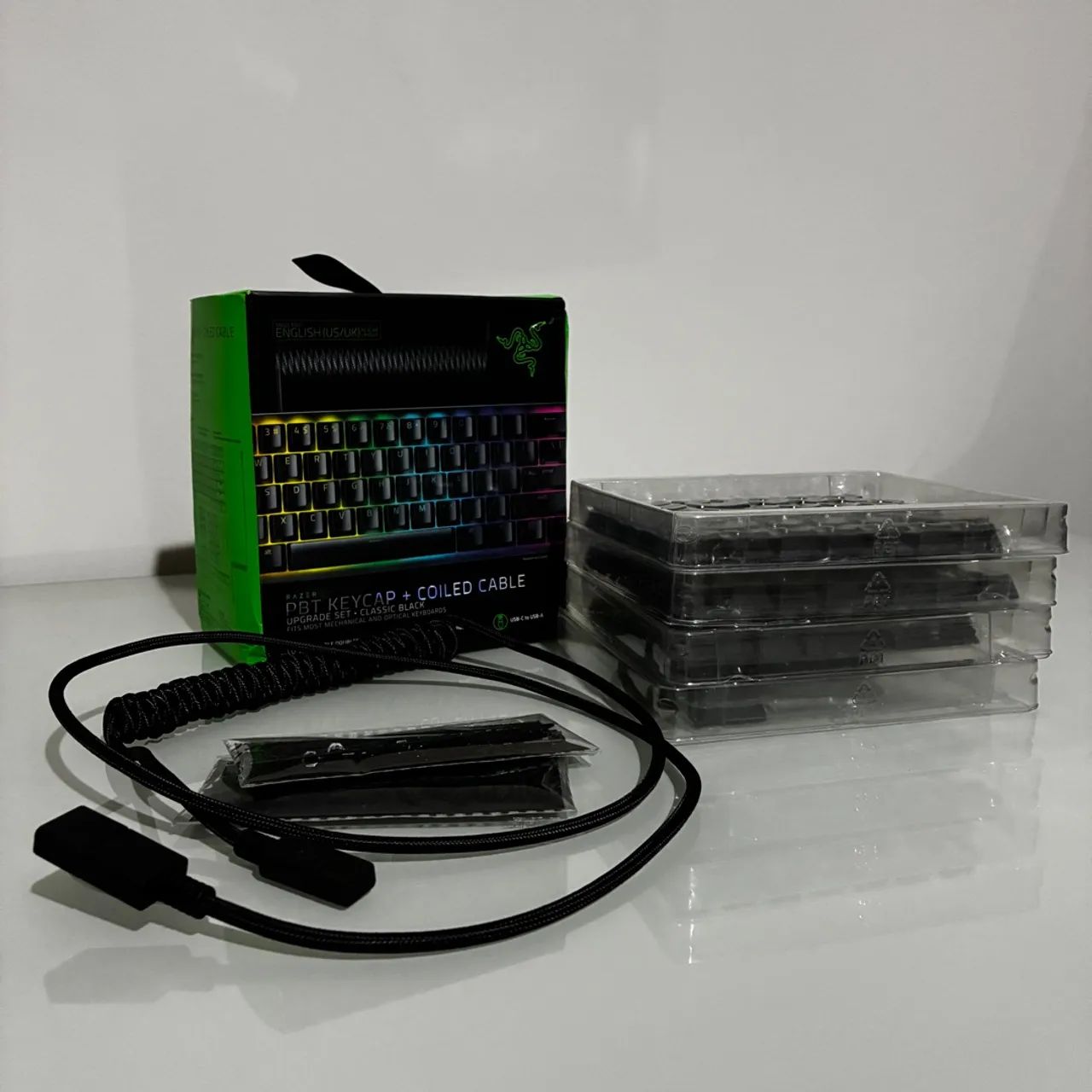 Razer PBT Keycap + Cabo Coiled