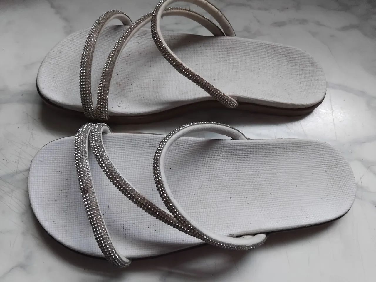 Sandália com Strass. N. 35. Branca