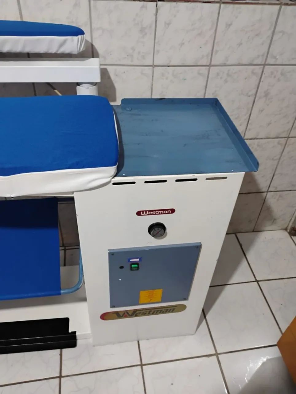 Mesa de passar italiana com aquecimento e duquisao - Foto 2