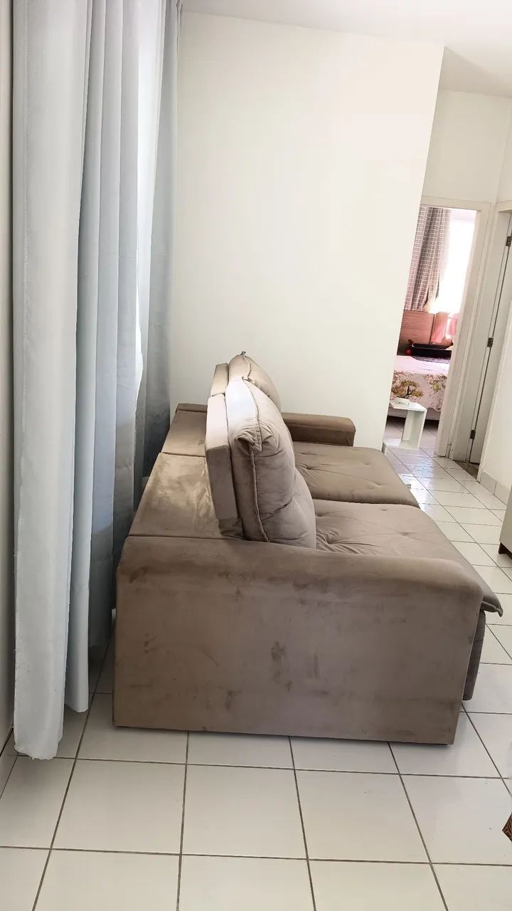 Sofá retrátil cama, aveludado em ótimo estado pouco usado, 4 lugares, comprimento 2,30