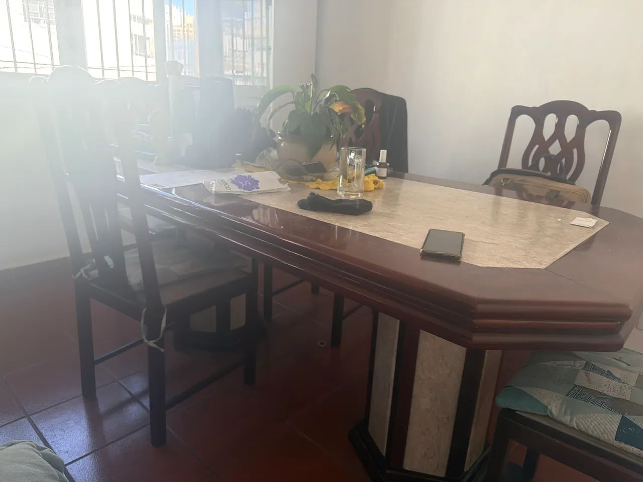 Mesa com 8 cadeiras 