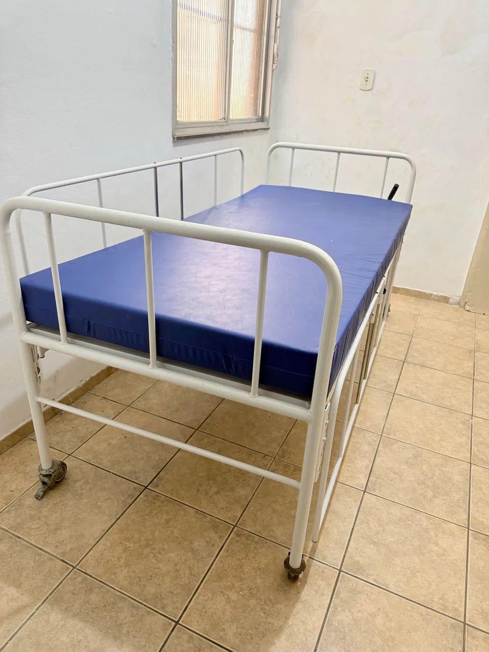 Cama manual hospitalar  - Foto 3
