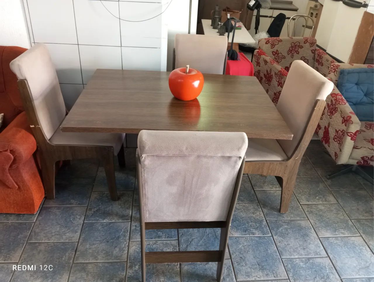 Mesa com 4 cadeiras 
