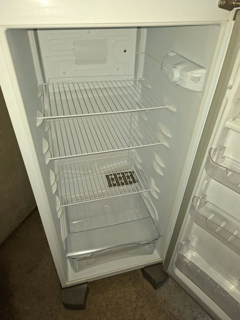 Refrigerador Esmaltec semi novo - Foto 4